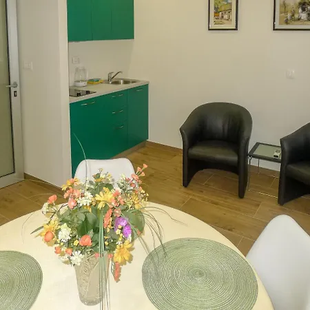 Apartment Apartment RaaeIae
